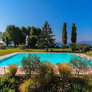 Marilyn Arpa Apartment Sirmione